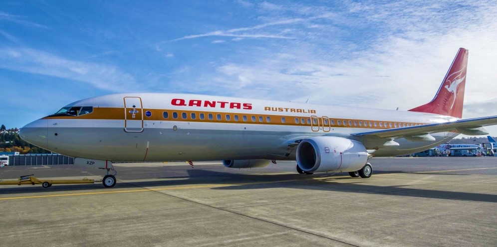 18 years old Qantas  ‘Retro Roo’  B737  aircraft got grounded after baggage loader hits fuselage belly area.